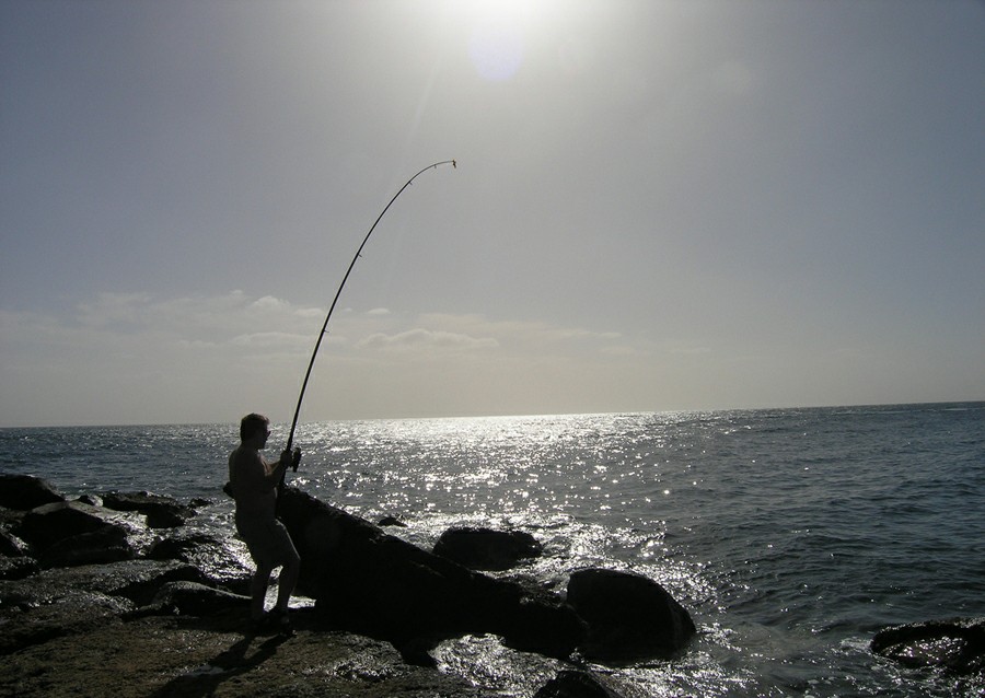Рыбалка на Тенерифе с берега. Клюет!